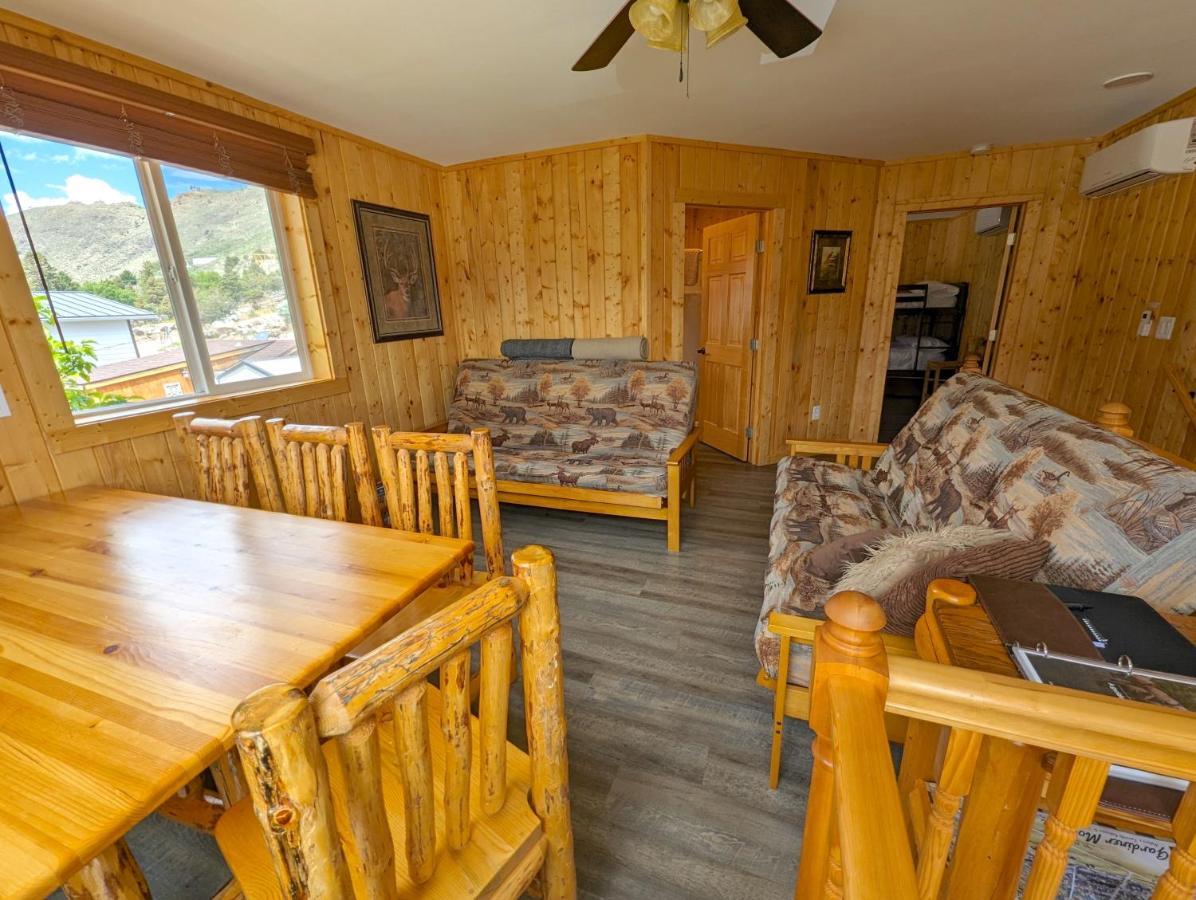 Yellowstone'S Treasure Cabins Gardiner Dış mekan fotoğraf