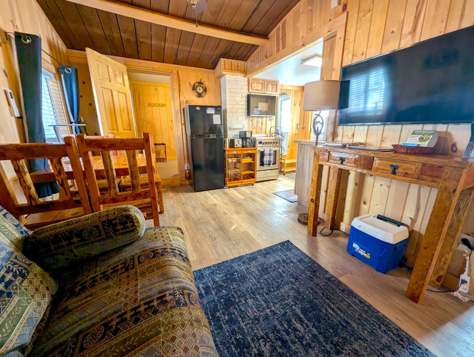 Yellowstone'S Treasure Cabins Gardiner Dış mekan fotoğraf
