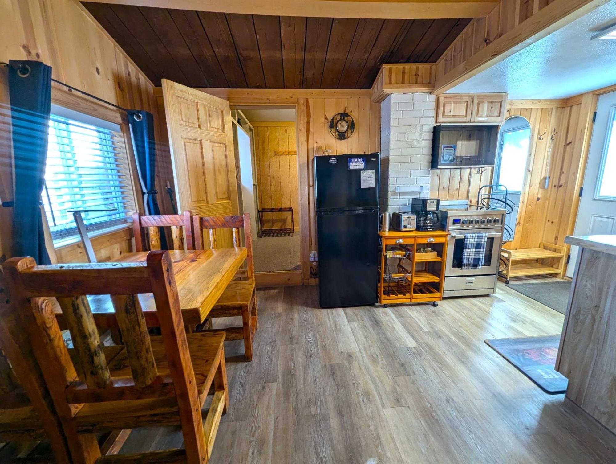 Yellowstone'S Treasure Cabins Gardiner Dış mekan fotoğraf